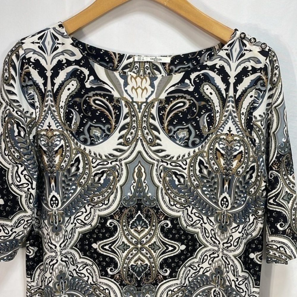 Griffin Paris paisley print short sleeve boat, neck button shoulder jersey dress